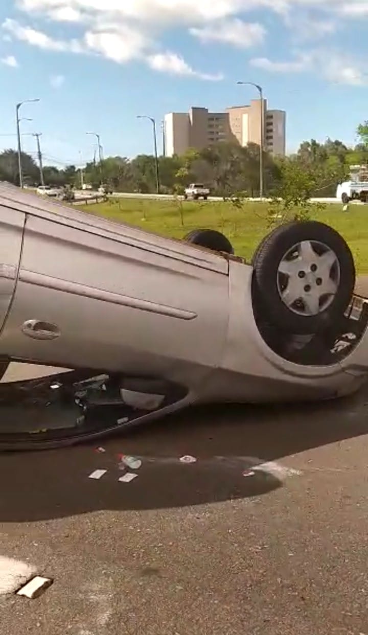 Carro Capota Na Via Expressa Em São Luís Na Tarde Desta Segunda-feira ...