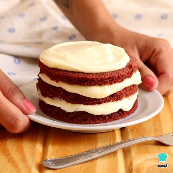 Montando bolo Red Velvet. A Massa do red velvet pode ser utilizada co